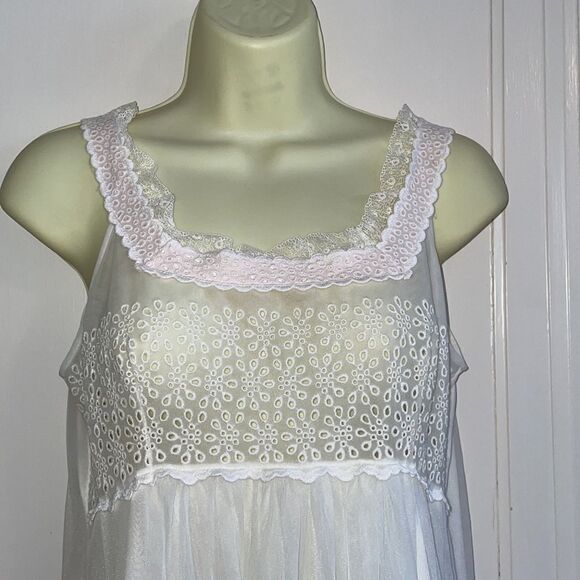 Vtg Cheoette (Eye-Ful Lingerie) white long nylon short sleeve robe/nightgown set - Picture 9 of 15